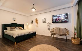 Ultra Central Apartment
